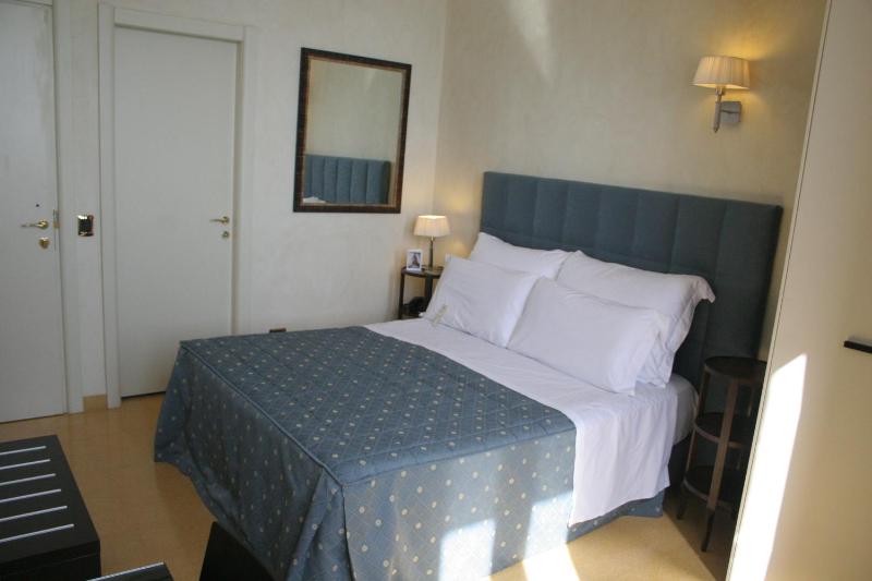 Double or Twin Room with Sea View image 3