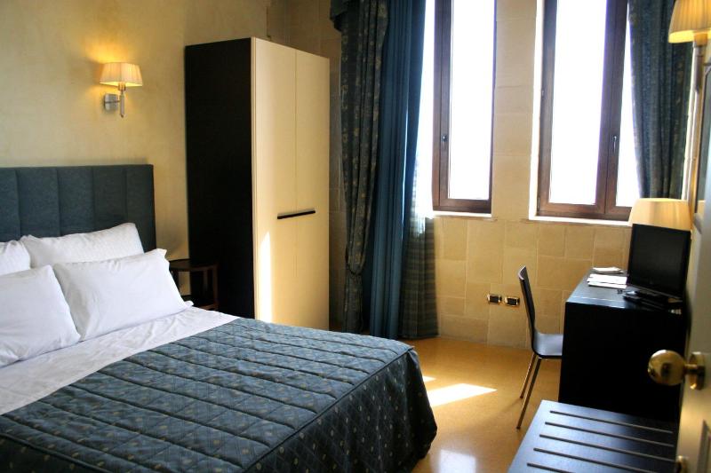 Double or Twin Room with Sea View image 4