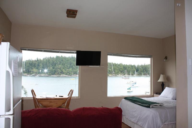 Studio Apartment with Sea View image 2