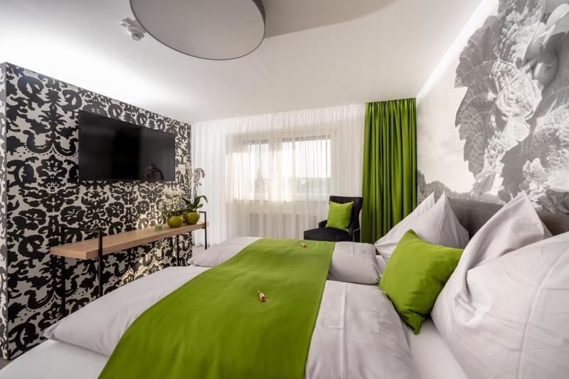 Deluxe Double Room image 4