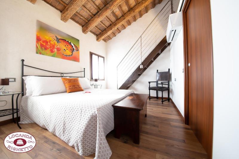 Superior Double Room image 3
