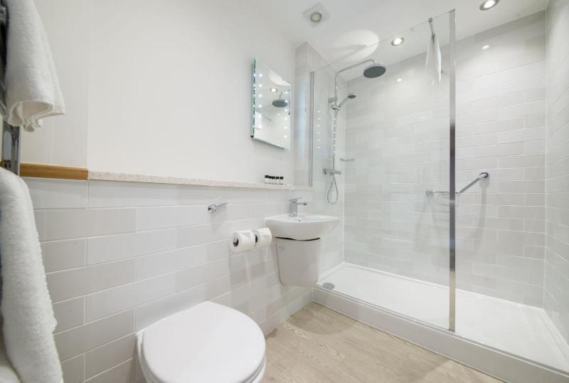 Single Room image 3