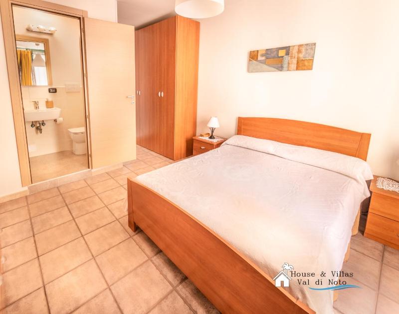 Standard Double Room image 1