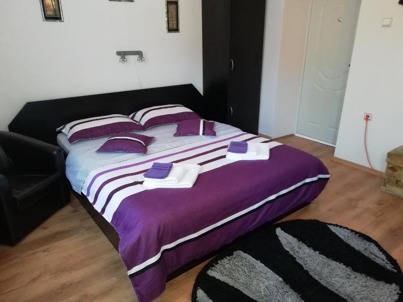 Double Room image 3