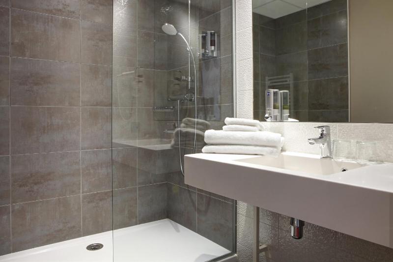 Standard King Room image 2