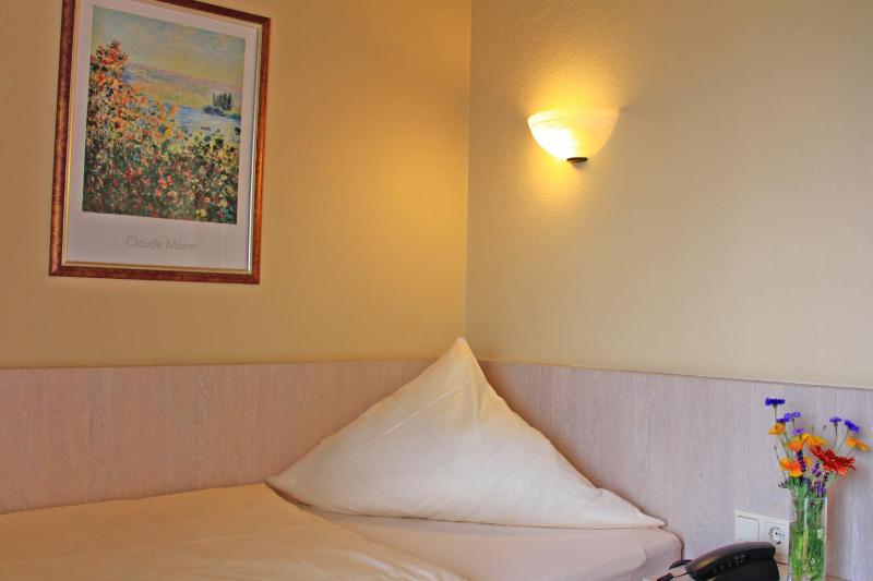 Single Room with Private Bathroom image 4