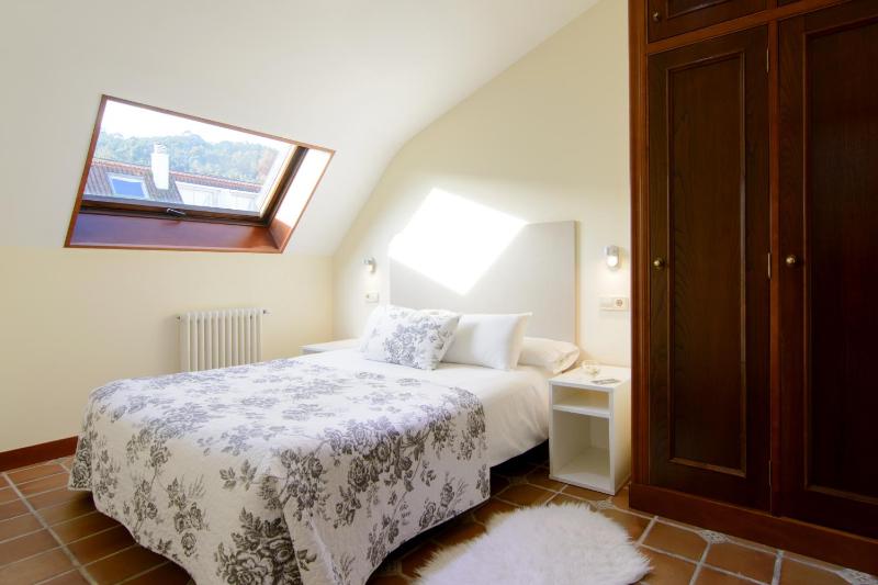 Small Double Room image 1