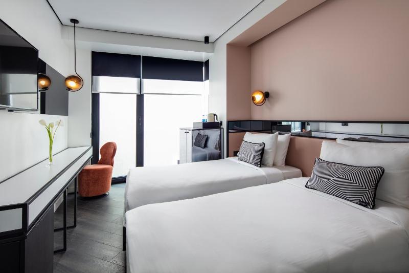 Standard Twin Room image 3