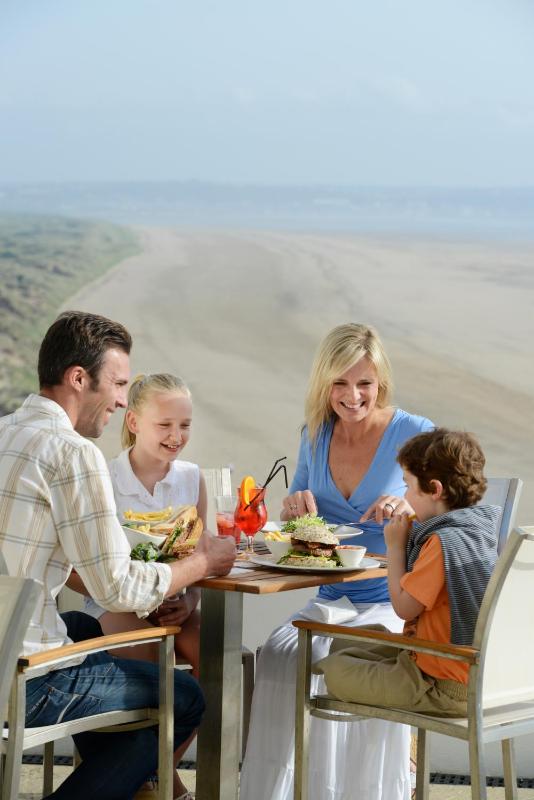 Large Family Suite with Sea View image 2