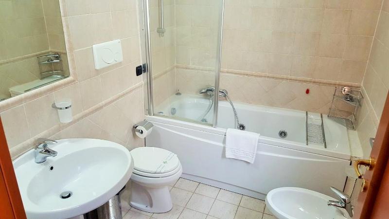 Domus al Parco Guest House - image 2