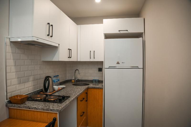 Large Deluxe Suite with Balcony and Sea View image 2