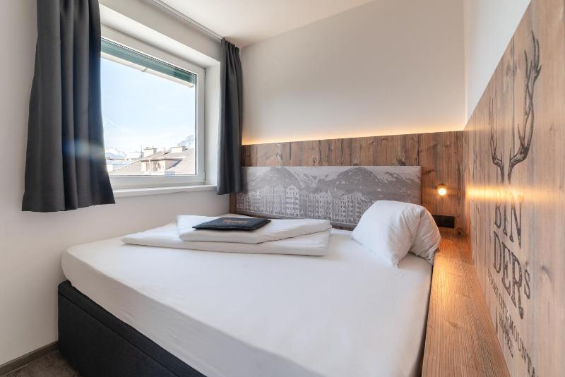 Budget Double Room image 3