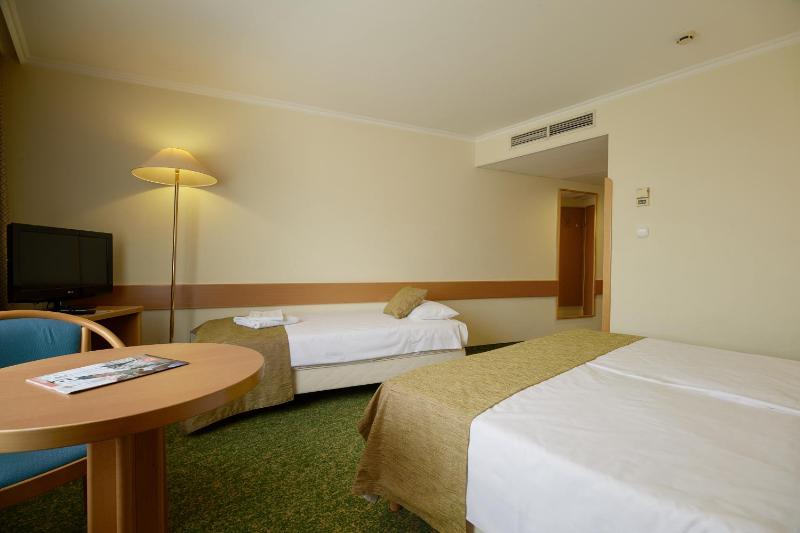 Standard Triple Room image 3