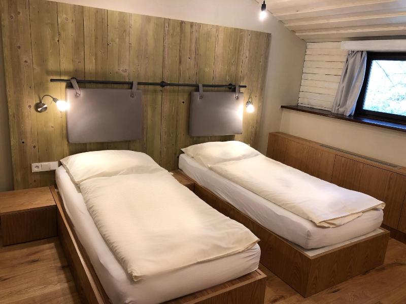 Twin Room image 4