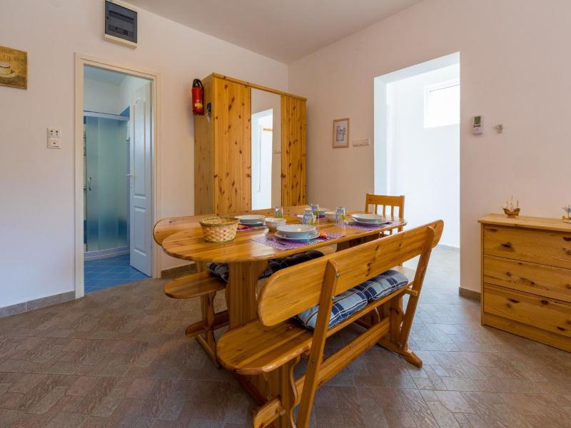 Studio Apartment image 1