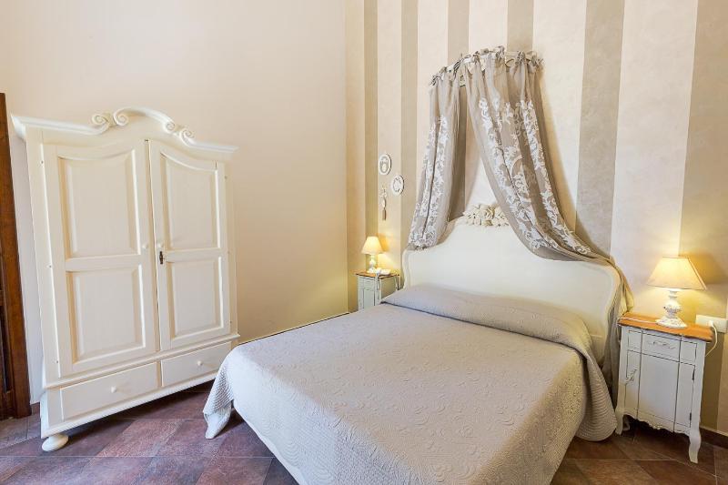Double Room image 3