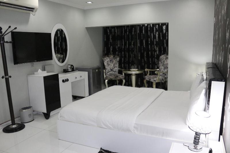 Standard Double or Twin Room image 4