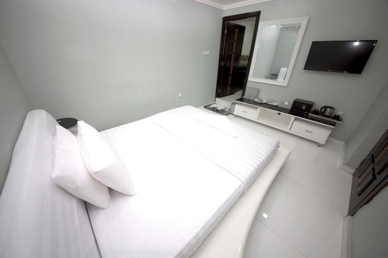 Interconnecting Room image 1