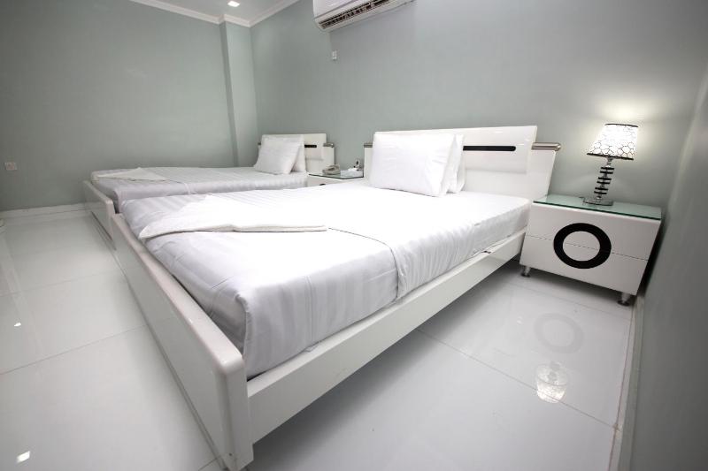 Interconnecting Room image 4