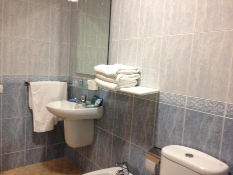 Twin Room image 1