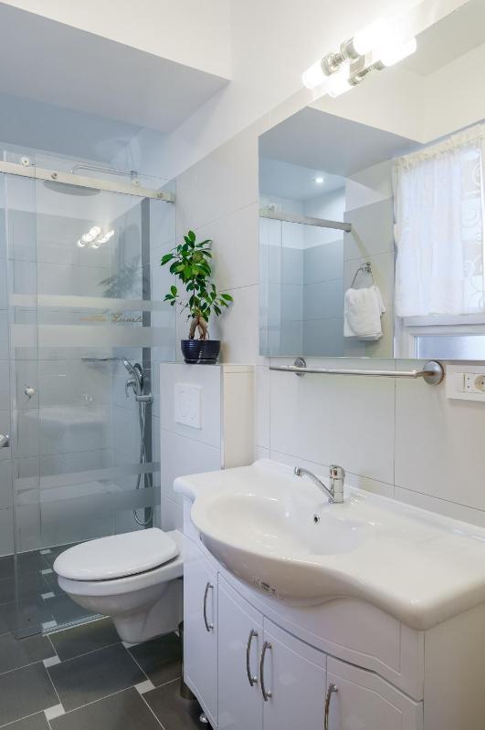 Double Room with Balcony and Sea View - First Floor image 2