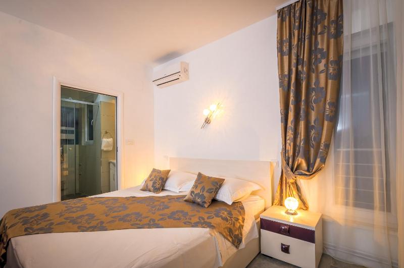 Double Room with Balcony and Sea View - Second Floor image 4