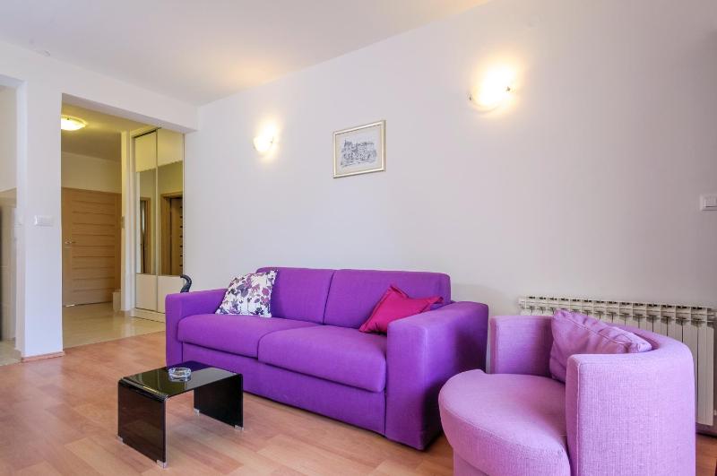 One-Bedroom Apartment with Pool View image 3