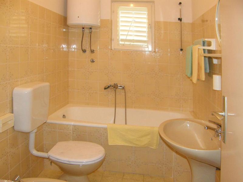 One-Bedroom Apartment image 2