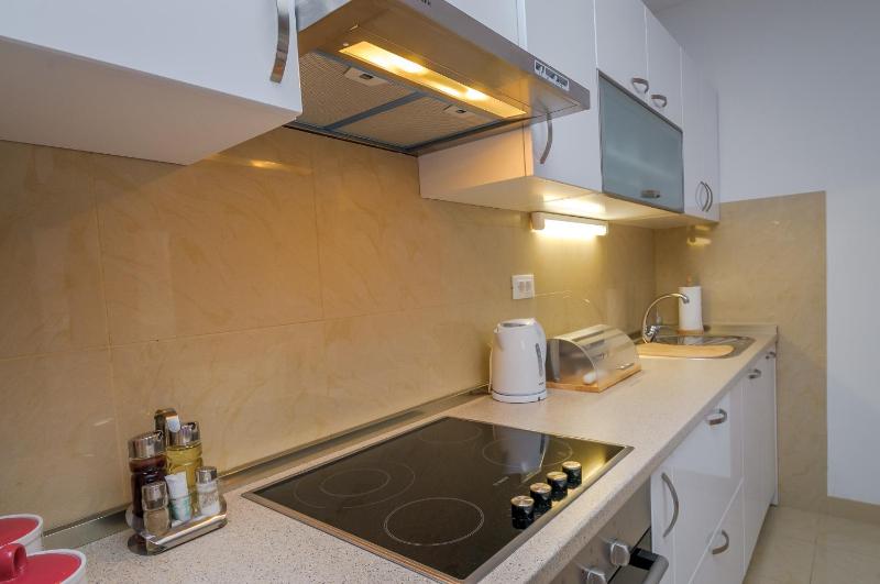 Comfort One-Bedroom Apartment with Balcony and Pool View image 4