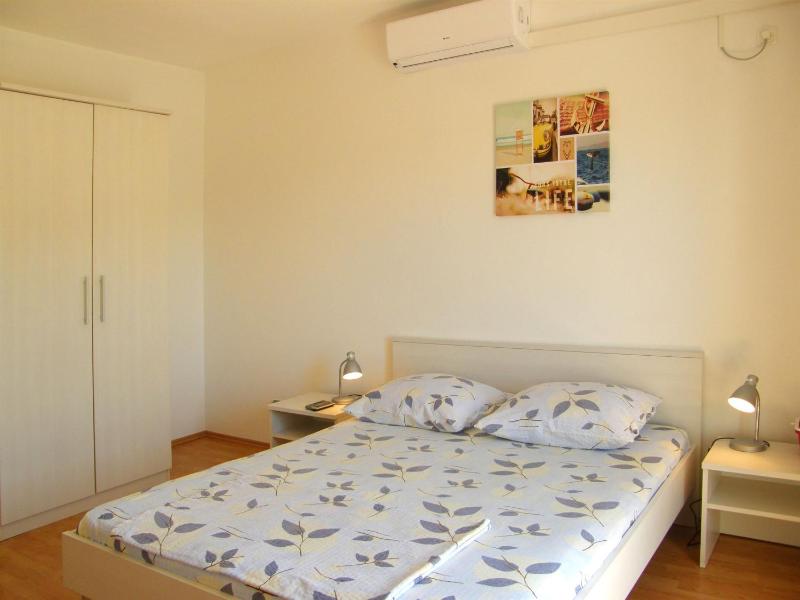 One-Bedroom Apartment image 3