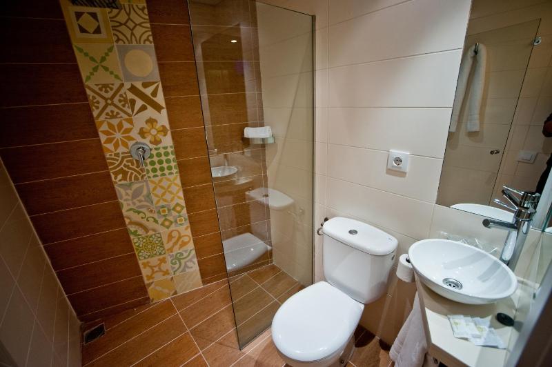 Double Room image 3