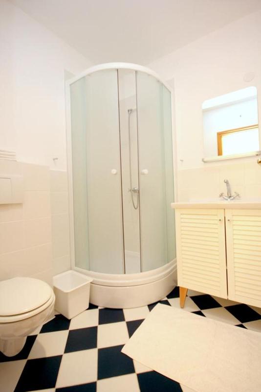 One-Bedroom Apartment with Balcony and Sea View image 2