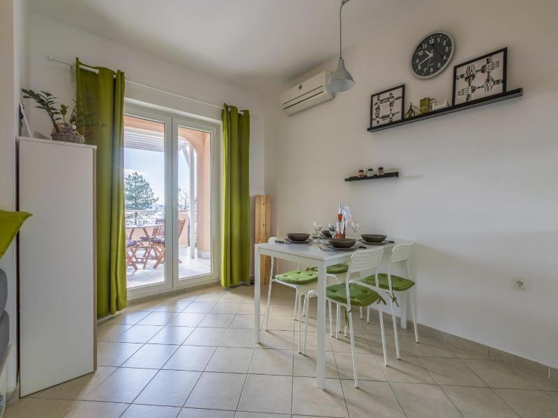 Apartment Color Green - image 26