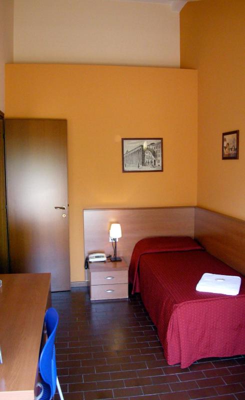 Single Room image 3