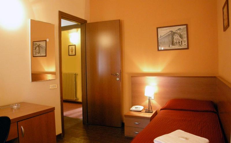 Single Room image 2