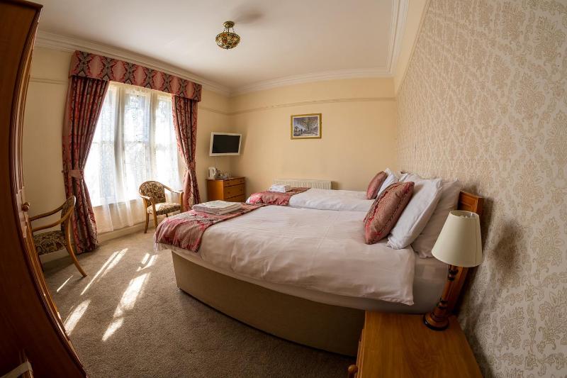 En Suite Twin Room image 2