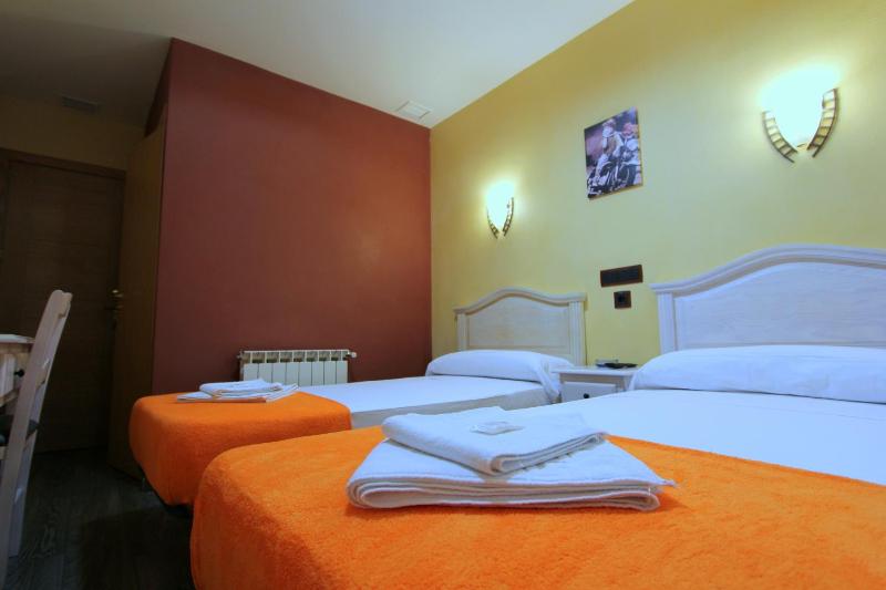 Double Room image 1