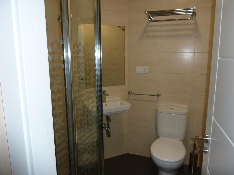 Economy Double Room image 3