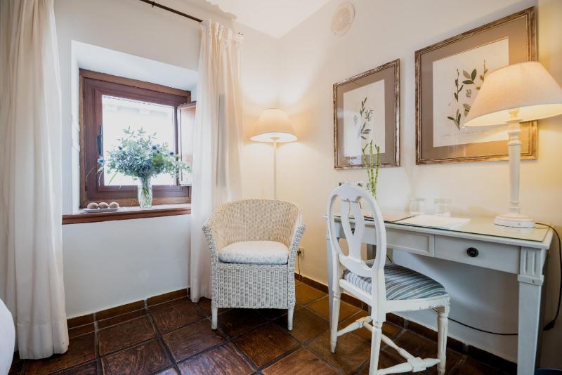 Standard Double or Twin Room image 1