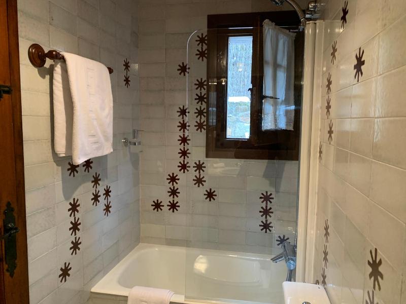 Small Double Room image 4