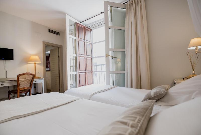 Superior Double or Twin Room image 3