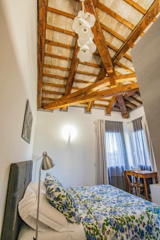 Standard Double Room image 3