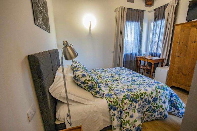 Standard Double Room image 2