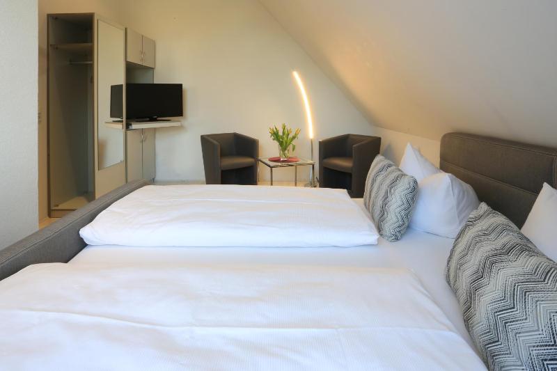 Double Room image 4