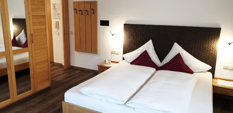 One-Bedroom Apartment image 3