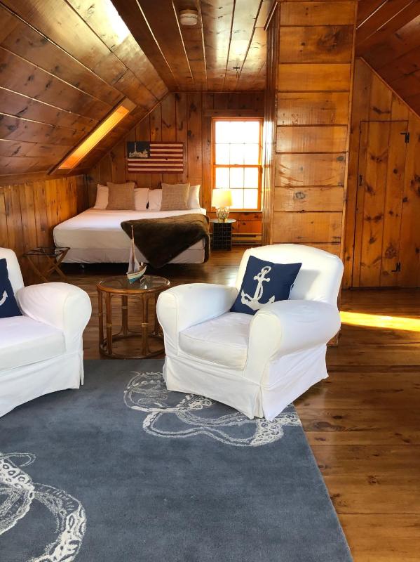 Superior King Suite image 3
