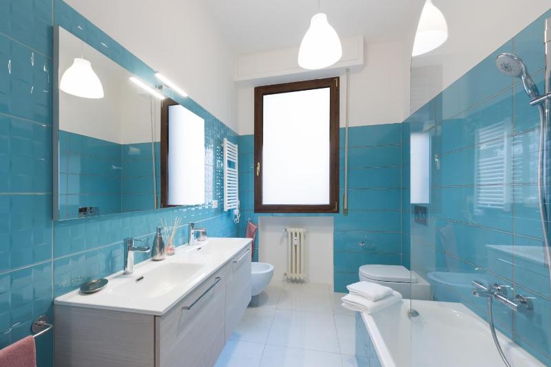 Deluxe Double Room with Balcony image 3