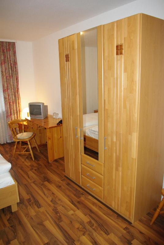 Standard Double Room image 3