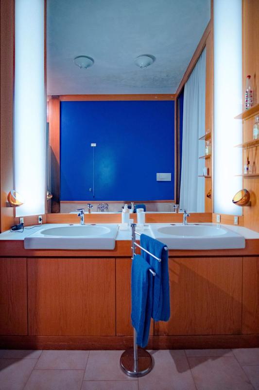 Deluxe Room (2 Adults + 1 Child) image 4