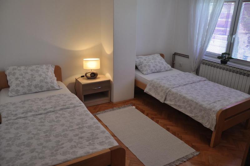 Deluxe Twin Room image 1